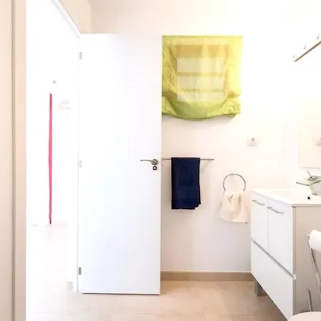 Charming In With Shared Pool Lägenhet