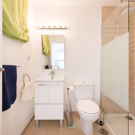 Charming In With Shared Pool Apartment