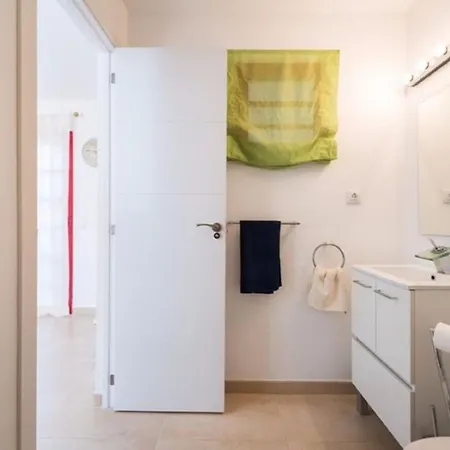 Charming In With Shared Pool Apartment *
