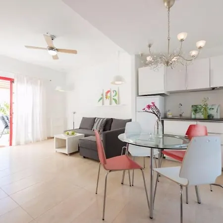Apartamento Charming In With Shared Pool