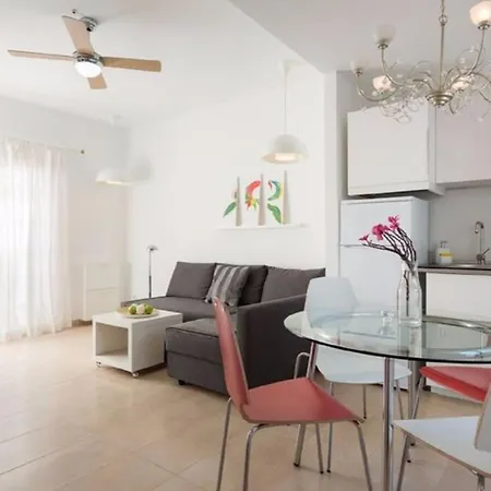 Charming In With Shared Pool Apartment *
