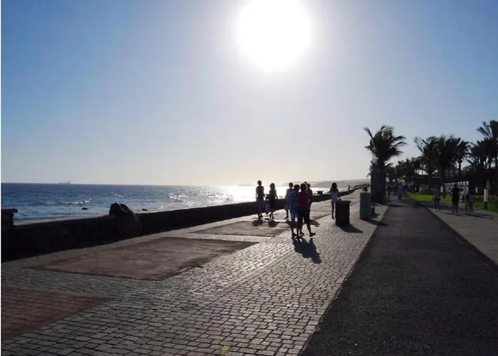 Charming In With Shared Pool Apartment