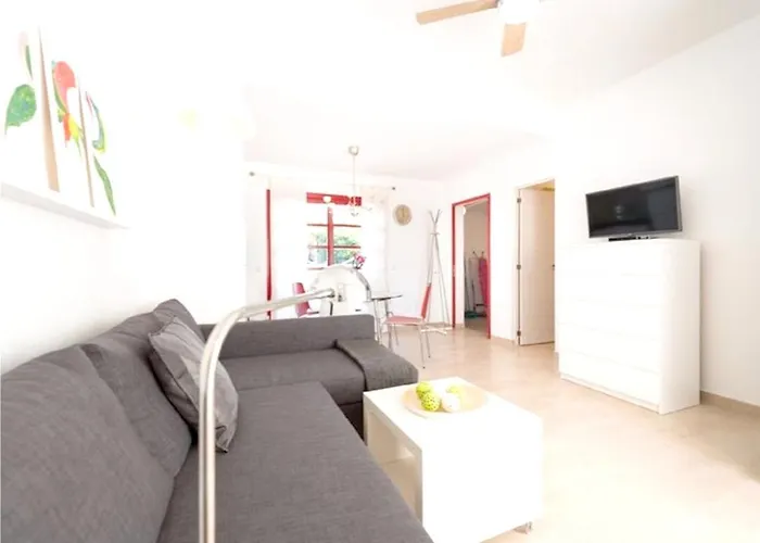 Charming In With Shared Pool Apartment